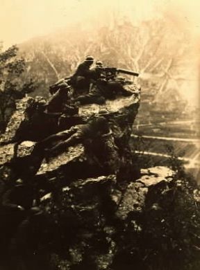 I guerra mondiale. Mitragliatrice in azione sul Monte Grappa.De Agostini Picture Library / A. De Gregorio I guerra mondiale. Mitragliatrice in azione sul Monte Grappa.De Agostini Picture Library / A. De Gregorio