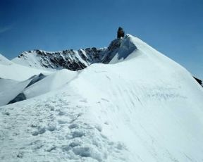 Jungfrau . Una veduta del monte svizzero con l'osservatorio meteorologico di Jungfraujoch.De Agostini Picture Library/2 P Jungfrau . Una veduta del monte svizzero con l'osservatorio meteorologico di Jungfraujoch.De Agostini Picture Library/2 P