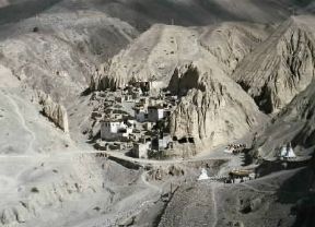 Asia. Un villaggio tra i monti Ladakh in India.De Agostini Picture Library/C. Novara Asia. Un villaggio tra i monti Ladakh in India.De Agostini Picture Library/C. Novara