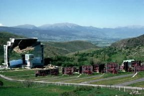 Centrale. La centrale solare a Odeillo, in Francia.De Agostini Picture Library/M. Celoria Centrale. La centrale solare a Odeillo, in Francia.De Agostini Picture Library/M. Celoria