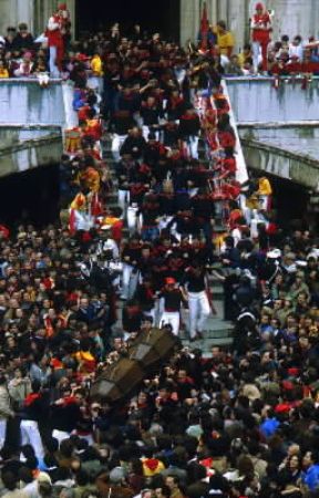 Cero. Un altro momento delle corsa dei ceri a Gubbio.De Agostini Picture Library/A. Vergani Cero. Un altro momento delle corsa dei ceri a Gubbio.De Agostini Picture Library/A. Vergani
