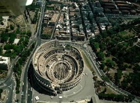 Colosseo. Veduta aerea dell'anfiteatro.De Agostini Picture Library / Pubbliaerfoto Colosseo. Veduta aerea dell'anfiteatro.De Agostini Picture Library / Pubbliaerfoto