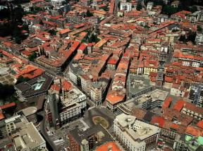 Varese. Veduta aerea della città .De Agostini Picture Library/Pubbli Aer Foto Varese. Veduta aerea della città .De Agostini Picture Library/Pubbli Aer Foto