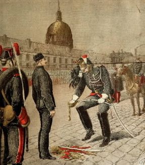 Alfred Dreyfus subisce la degradazione; illustrazione del Supplément illustré (13 gennaio 1895).De Agostini Picture Library/G. Dagli Orti Alfred Dreyfus subisce la degradazione; illustrazione del Supplément illustré (13 gennaio 1895).De Agostini Picture Library/G. Dagli Orti