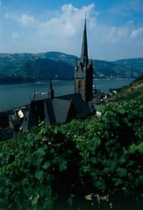 Assia. Il campanile della chiesa di Lorsch, tra i vigneti lungo il Reno.De Agostini Picture Library/A. Vergani Assia. Il campanile della chiesa di Lorsch, tra i vigneti lungo il Reno.De Agostini Picture Library/A. Vergani