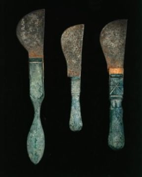 Bisturi . Alcuni esemplari di bisturi usati nell'antica Roma (Roma, Museo Storico dell'Arte Sanitaria).De Agostini Picture Library/A. Dagli Orti