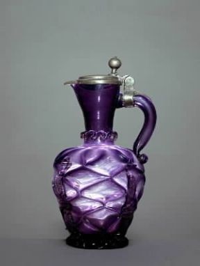 Caraffa inglese in vetro del 1680 ca. (Praga, Museo delle Arti Decorative).De Agostini Picture Library/A. Dagli Orti