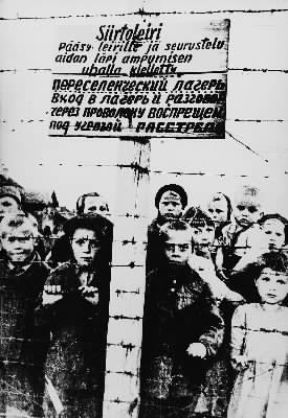 Deportazione . Bambini deportati in un lager finlandese.De Agostini Picture Library Deportazione . Bambini deportati in un lager finlandese.De Agostini Picture Library
