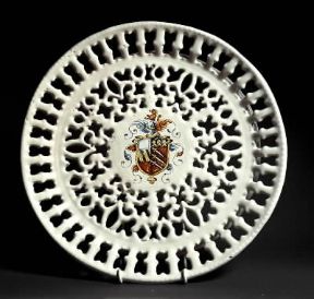 Faenza. Crespina traforata del sec. XVII (Faenza, Museo della Ceramica).De Agostini Picture Library/A. De Gregorio Faenza. Crespina traforata del sec. XVII (Faenza, Museo della Ceramica).De Agostini Picture Library/A. De Gregorio