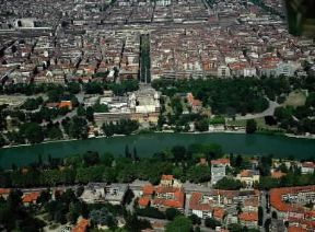 Torino. Veduta aerea del castello del Valentino.De Agostini Picture Library/Pubbli Aer Foto Torino. Veduta aerea del castello del Valentino.De Agostini Picture Library/Pubbli Aer Foto