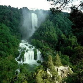 Umbria. La cascata delle Marmore (Terni).De Agostini Picture Library/J. Ciganovic Umbria. La cascata delle Marmore (Terni).De Agostini Picture Library/J. Ciganovic