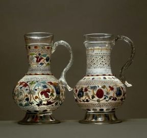 Vetro. Brocche italiane in vetro cristallino del sec. XV (Murano, Museo Vetrario).De Agostini Picture Library/A. Dagli Orti Vetro. Brocche italiane in vetro cristallino del sec. XV (Murano, Museo Vetrario).De Agostini Picture Library/A. Dagli Orti