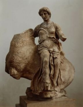 Acroterio . Raffigurazione di Aura cavalcante, proveniente dal tempio di Asclepio a Epidauro (sec. IV a. C.; Atene, Museo Archeologico Nazionale).De Agostini Picture Library/G. Dagli Orti Acroterio . Raffigurazione di Aura cavalcante, proveniente dal tempio di Asclepio a Epidauro (sec. IV a. C.; Atene, Museo Archeologico Nazionale).De Agostini Picture Library/G. Dagli Orti