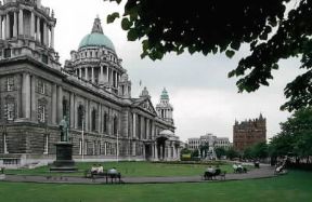 Belfast . La City Hall, la cui costruzione fu completata nel 1906.De Agostini Picture Library/G. Nimatallah Belfast . La City Hall, la cui costruzione fu completata nel 1906.De Agostini Picture Library/G. Nimatallah