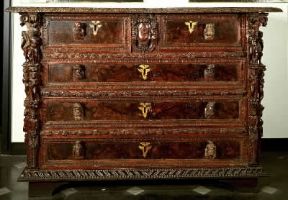 Cassettone. Cassettone genovese del sec. XVI Cassettone. Cassettone genovese del sec. XVI