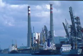Centrale. La centrale termica di La Havre in Francia.De Agostini Picture Library/B. Annebicque Centrale. La centrale termica di La Havre in Francia.De Agostini Picture Library/B. Annebicque