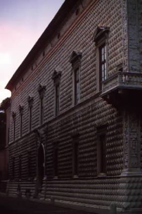 Biagio Rossetti. Il palazzo dei Diamanti a Ferrara, realizzato tra il 1494 e il 1503.De Agostini Picture Library / A. Vergani Biagio Rossetti. Il palazzo dei Diamanti a Ferrara, realizzato tra il 1494 e il 1503.De Agostini Picture Library / A. Vergani