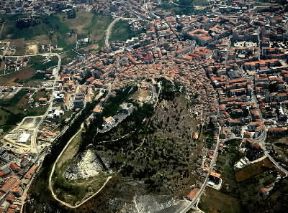 Campobasso. Veduta aerea della città .De Agostini Picture Library/Pubbliaerfoto Campobasso. Veduta aerea della città .De Agostini Picture Library/Pubbliaerfoto