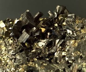 Enargite. Campione di energite mista a pirite.De Agostini Picture Library/G. Cigolini