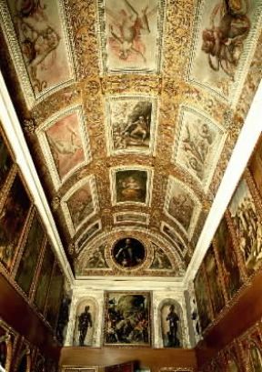 Francesco Morandini, detto il Poppi. La volta affrescata dello studiolo di Francesco I (Firenze, Palazzo Vecchio).De Agostini Picture Library/G. Nimatallah Francesco Morandini, detto il Poppi. La volta affrescata dello studiolo di Francesco I (Firenze, Palazzo Vecchio).De Agostini Picture Library/G. Nimatallah