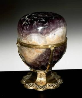 Glittica. Vaso con coperchio di ametista e argento dorato, sec. XV (Firenze, Museo degli Argenti).De Agostini Picture Library / A. Dagli Orti Glittica. Vaso con coperchio di ametista e argento dorato, sec. XV (Firenze, Museo degli Argenti).De Agostini Picture Library / A. Dagli Orti
