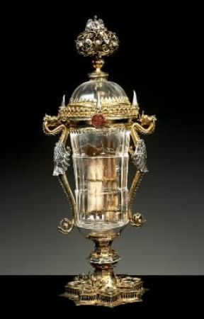Glittica. Bicchiere con coperchio di cristallo di rocca e argento dorato, sec. XV (Firenze, Tesoro di S. Lorenzo).De Agostini Picture Library / A. Dagli Orti Glittica. Bicchiere con coperchio di cristallo di rocca e argento dorato, sec. XV (Firenze, Tesoro di S. Lorenzo).De Agostini Picture Library / A. Dagli Orti