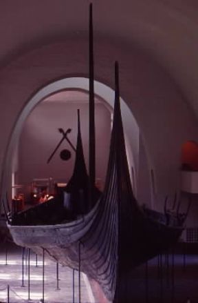 Drakar . Un esemplare dell'imbarcazione vichinga (Oslo, Museo dei battelli vichinghi).De Agostini Picture Library/G. Sioën Drakar . Un esemplare dell'imbarcazione vichinga (Oslo, Museo dei battelli vichinghi).De Agostini Picture Library/G. Sioën