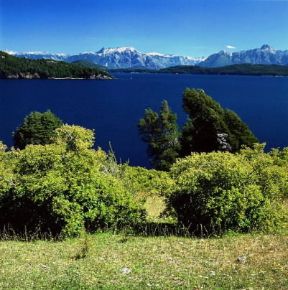 Patagonia . Veduta del lago Nahuel Huapi.De Agostini Picture Library/P. Jaccod Patagonia . Veduta del lago Nahuel Huapi.De Agostini Picture Library/P. Jaccod