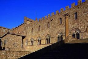 Palazzo . Il palazzo papale a Viterbo.De Agostini Picture Library/G. Berengo Gardin Palazzo . Il palazzo papale a Viterbo.De Agostini Picture Library/G. Berengo Gardin