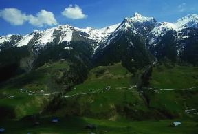 Svizzera. Paesaggio del Cantone dei Grigioni che ospita alcune delle cime più alte delle Alpi Lepontine e Retiche.De Agostini Picture Library/A. Vergani Svizzera. Paesaggio del Cantone dei Grigioni che ospita alcune delle cime più alte delle Alpi Lepontine e Retiche.De Agostini Picture Library/A. Vergani