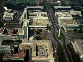 EUR. Una veduta aerea del quartiere romano con il Palazzo delle Esposizioni.De Agostini Picture Library/Pubbliaerfoto EUR. Una veduta aerea del quartiere romano con il Palazzo delle Esposizioni.De Agostini Picture Library/Pubbliaerfoto