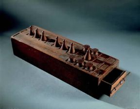 Gioco degli scacchi rinvenuto nel corredo funebre dell'architetto Kha, da Deir el-Medina, in Egitto.De Agostini Picture Library / G. Dagli Orti Gioco degli scacchi rinvenuto nel corredo funebre dell'architetto Kha, da Deir el-Medina, in Egitto.De Agostini Picture Library / G. Dagli Orti