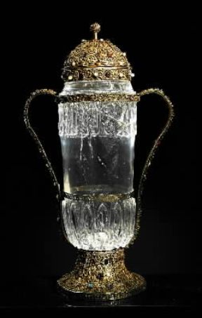 Glittica. Vaso di cristallo di rocca di arte irachena, sec. X (Venezia, Tesoro di S. Marco).De Agostini Picture Library / M. Carrieri Glittica. Vaso di cristallo di rocca di arte irachena, sec. X (Venezia, Tesoro di S. Marco).De Agostini Picture Library / M. Carrieri