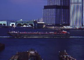 Hudson. Navigazione all'altezza dell'isola di Manhattan (New York).De Agostini Picture Library / M. Bertinetti Hudson. Navigazione all'altezza dell'isola di Manhattan (New York).De Agostini Picture Library / M. Bertinetti