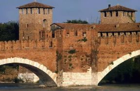 Verona. Il Ponte Scaligero sull'Adige.De Agostini Picture Library/A. Vergani Verona. Il Ponte Scaligero sull'Adige.De Agostini Picture Library/A. Vergani