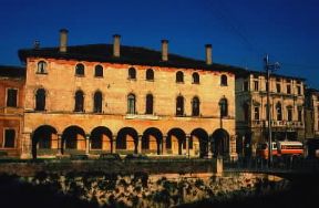 Vicenza. La facciata del palazzo Angaran.De Agostini Picture Library/A. Vergani Vicenza. La facciata del palazzo Angaran.De Agostini Picture Library/A. Vergani