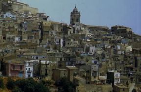 Caltagirone. Veduta della città .De Agostini Picture Library/M. Leigheb Caltagirone. Veduta della città .De Agostini Picture Library/M. Leigheb