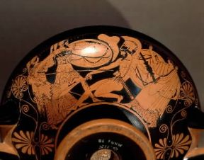 Ettore. Particolare di una coppa attica a figure rosse con il combattimento tra Ettore e Aiace (sec. V a. C.; Parigi, Louvre).De Agostini Picture Library/G. Dagli Orti Ettore. Particolare di una coppa attica a figure rosse con il combattimento tra Ettore e Aiace (sec. V a. C.; Parigi, Louvre).De Agostini Picture Library/G. Dagli Orti