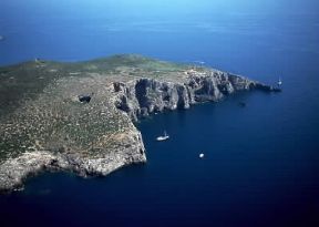 Giannutri. Veduta aerea dell'isola dell'Arcipelago Toscano.De Agostini Picture Library/Pubbli Aer Foto Giannutri. Veduta aerea dell'isola dell'Arcipelago Toscano.De Agostini Picture Library/Pubbli Aer Foto