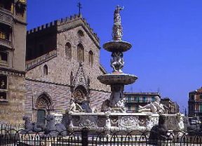 Messina. La fontana di Orione (sec. XVI) e la facciata del duomo, il cui impianto originario risale al sec. XII.De Agostini Picture Library/M. Leigheb Messina. La fontana di Orione (sec. XVI) e la facciata del duomo, il cui impianto originario risale al sec. XII.De Agostini Picture Library/M. Leigheb