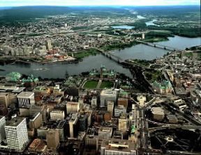 Ottawa . Veduta della capitale canadese e del fiume omonimo con, sullo sfondo, la città di Hull.De Agostini Picture Library/Pubbliaerfoto Ottawa . Veduta della capitale canadese e del fiume omonimo con, sullo sfondo, la città di Hull.De Agostini Picture Library/Pubbliaerfoto
