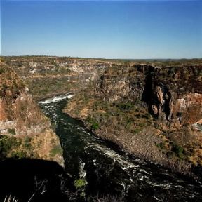 Zambesi. Il corso del fiume lungo il confine con lo Zimbabwe.De Agostini Picture Library/N. Cirani Zambesi. Il corso del fiume lungo il confine con lo Zimbabwe.De Agostini Picture Library/N. Cirani