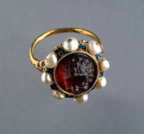Anello in oro di Giacomo Anfossi del sec. XVI (Roma, Collezione Bulgari).De Agostini Picture Library /G. Cigolini