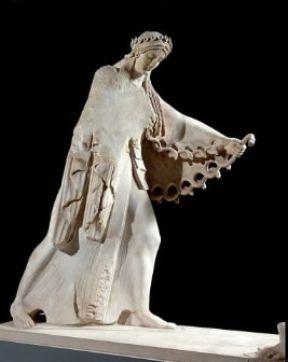 Atena Poliade, dalla gigantomachia che decorava il frontone del tempio sull'Acropoli dedicato al suo culto.De Agostini Picture Library / G. Nimatallah Atena Poliade, dalla gigantomachia che decorava il frontone del tempio sull'Acropoli dedicato al suo culto.De Agostini Picture Library / G. Nimatallah