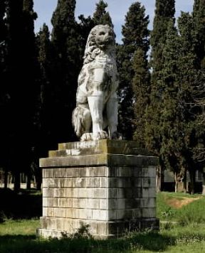 Cheronea. Il leone in marmo che si erge sulla tomba dei caduti macedoni.De Agostini Picture Library/G. Dagli Orti Cheronea. Il leone in marmo che si erge sulla tomba dei caduti macedoni.De Agostini Picture Library/G. Dagli Orti