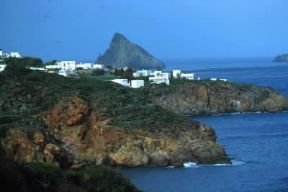 Isole Eolie. Il centro di Drauto nell'isola di Panarea.De Agostini Picture Library/G. e L. Roli Isole Eolie. Il centro di Drauto nell'isola di Panarea.De Agostini Picture Library/G. e L. Roli