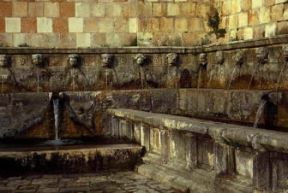L'aquila. La fontana delle 99 cannelle.De Agostini Picture Library/G. Prato L'aquila. La fontana delle 99 cannelle.De Agostini Picture Library/G. Prato
