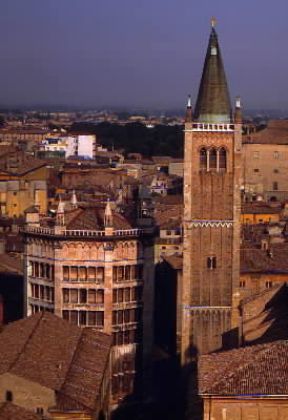Parma . Il battistero e il campanile del duomo.De Agostini Picture Library/A. Vergani Parma . Il battistero e il campanile del duomo.De Agostini Picture Library/A. Vergani