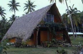 Bora-Bora . Una tipica abitazione dell'isola.De Agostini Picture Library/L. Gerosa Bora-Bora . Una tipica abitazione dell'isola.De Agostini Picture Library/L. Gerosa