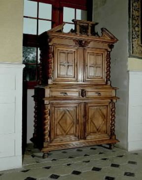 Buffet in noce di artigianato francese sec. XVII (Brissac, Castello).Bénazet/Pix Buffet in noce di artigianato francese sec. XVII (Brissac, Castello).Bénazet/Pix